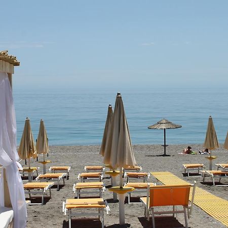 La Terrazza Sul Mare Lejlighed Letojanni Eksteriør billede