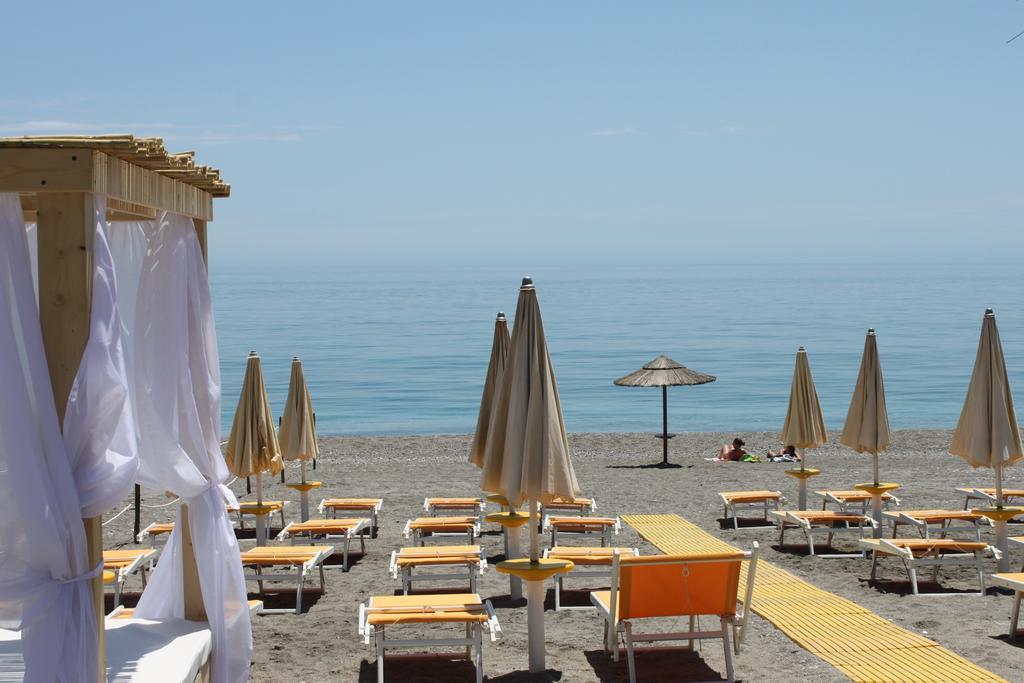 La Terrazza Sul Mare Lejlighed Letojanni Eksteriør billede