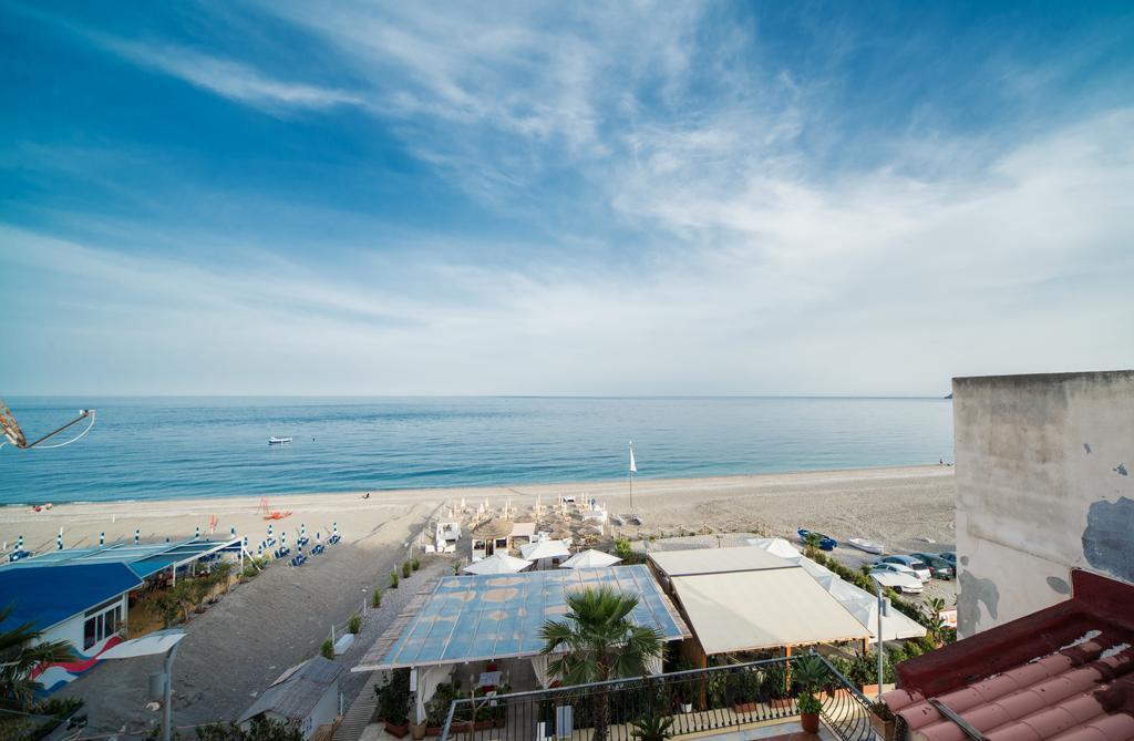 La Terrazza Sul Mare Lejlighed Letojanni Eksteriør billede